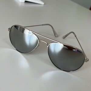Mirrored Silver Frame Aviator Sunglasses